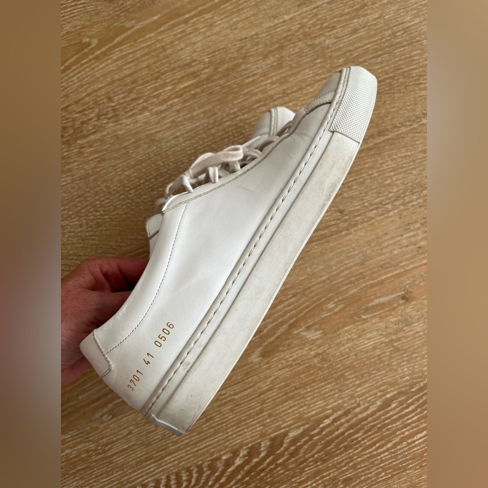 Common Projects classic sneaker size 42